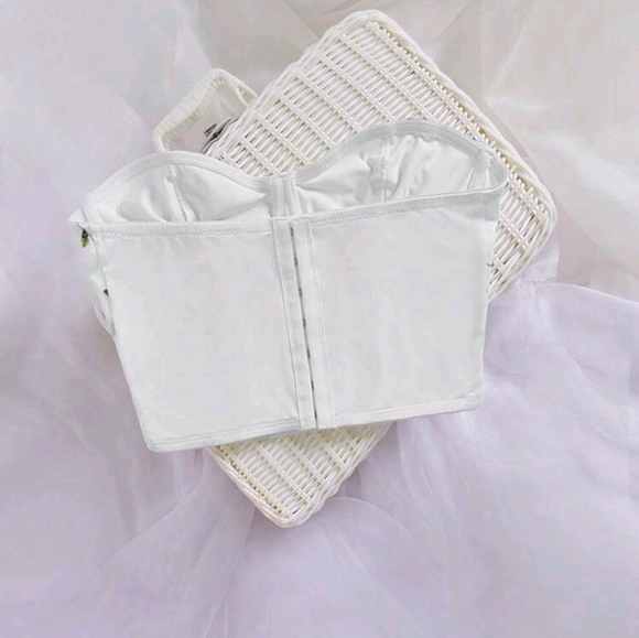 Privéa Women's Elegant Romantic 3D Floral Embroidered Mesh Slim Fit Camisole - Picture 2 of 4